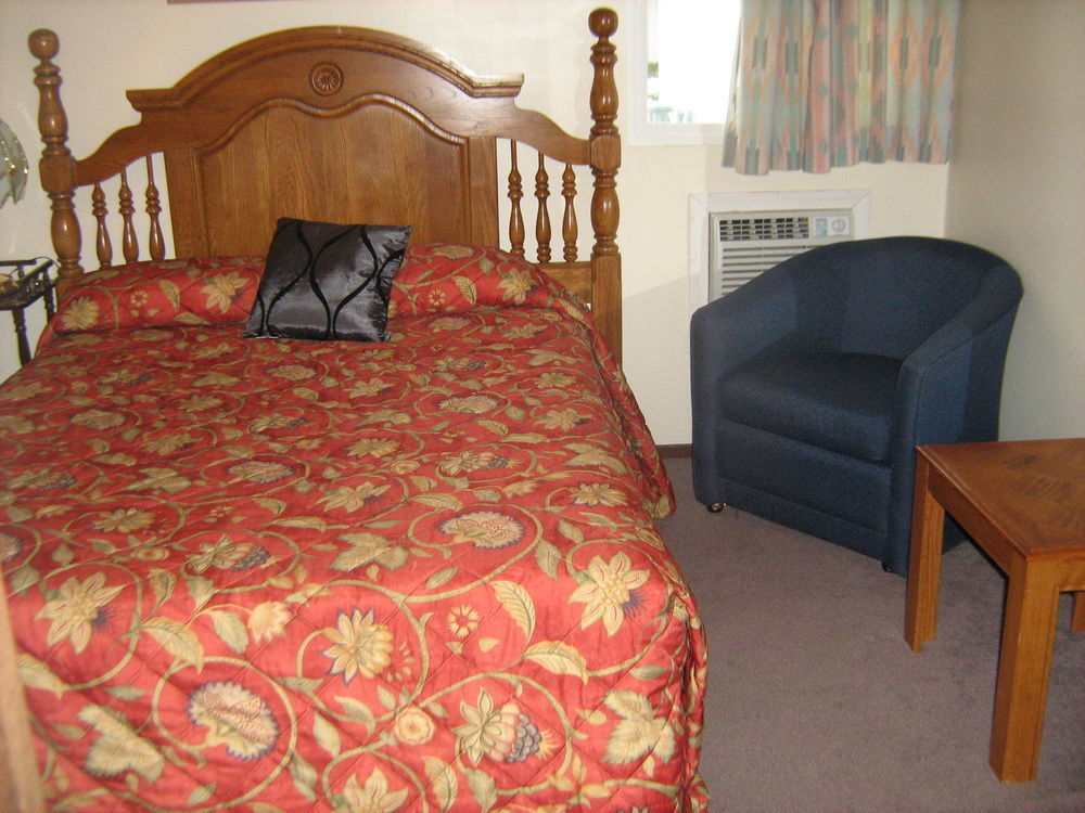 Stoke Hotel Surestay Collection By Best Western Revelstoke Exterior foto